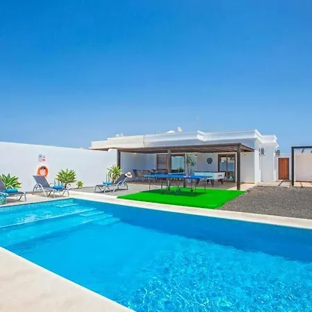 Playa Blanca Sleeps 6 Pool Air Con Wifi