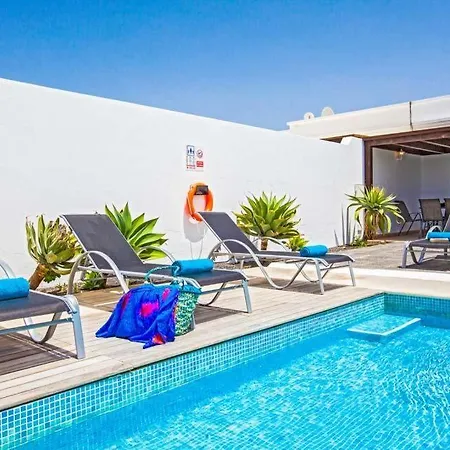 Playa Blanca Sleeps 6 Pool Air Con Wifi Villa Playa Blanca (Lanzarote)