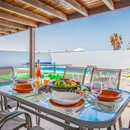 Playa Blanca Sleeps 6 Pool Air Con Wifi Villa Playa Blanca (Lanzarote)
